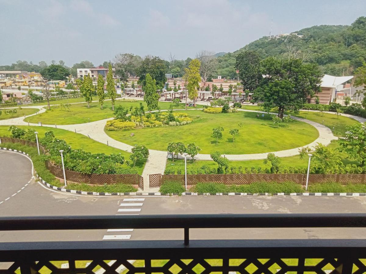 Ramada Encore By Wyndham Statue Of Unity Kevadia Εξωτερικό φωτογραφία